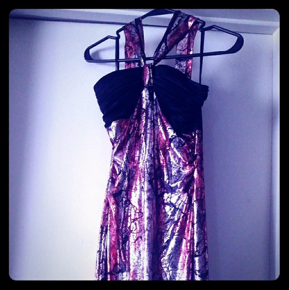 Foiled color Body hugging above knee dress